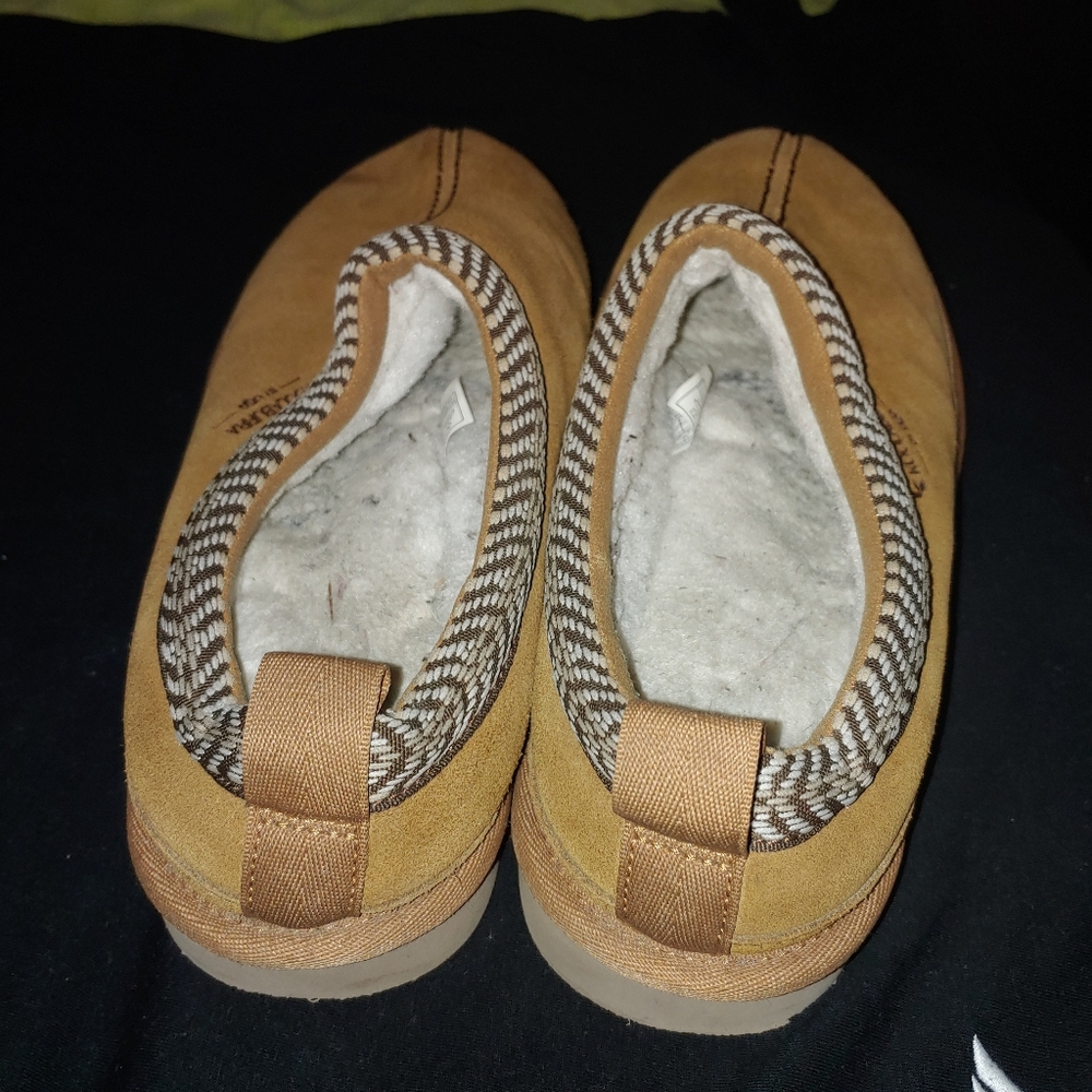 Koolaburra Ugg Slippers - Picture 3 of 5